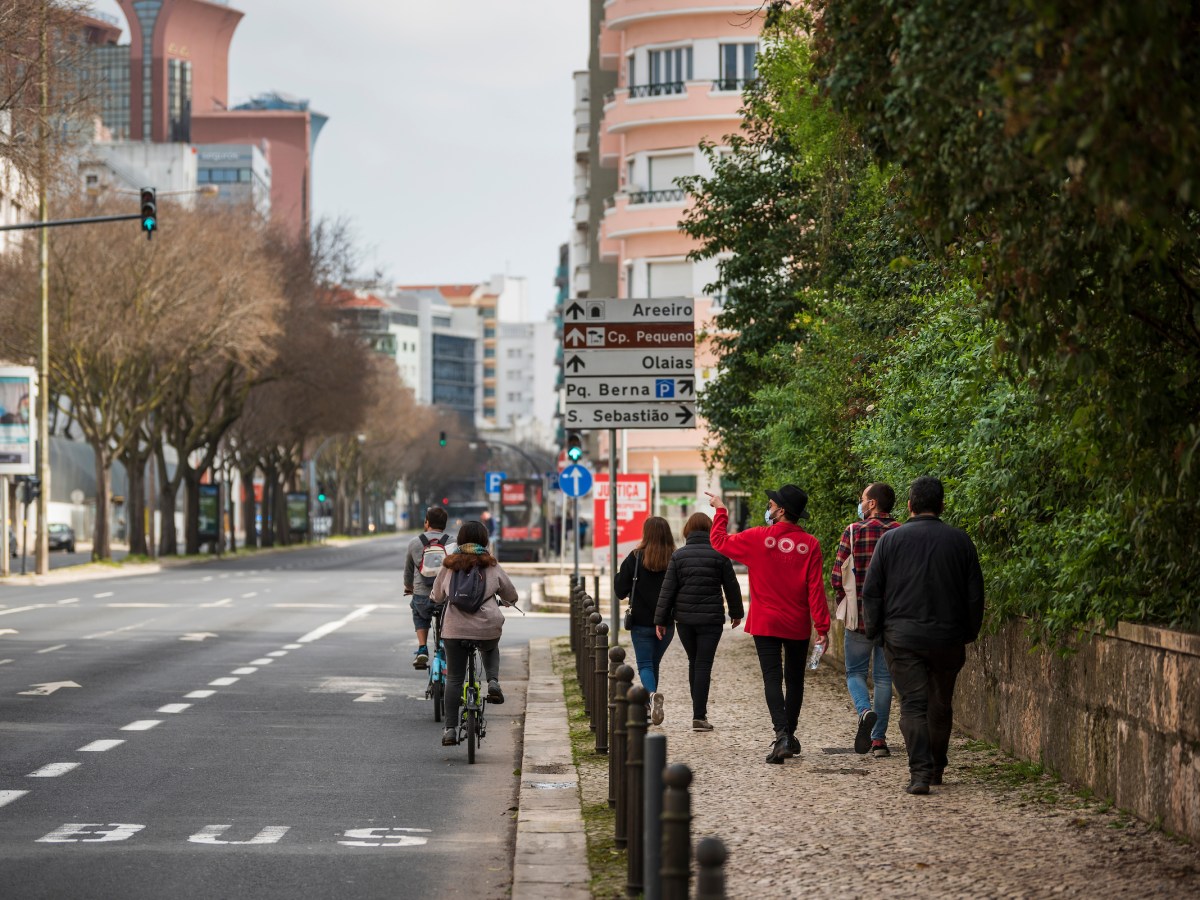 A guerra das bicicletas passou para a Avenida de Berna e está a politizar-se
