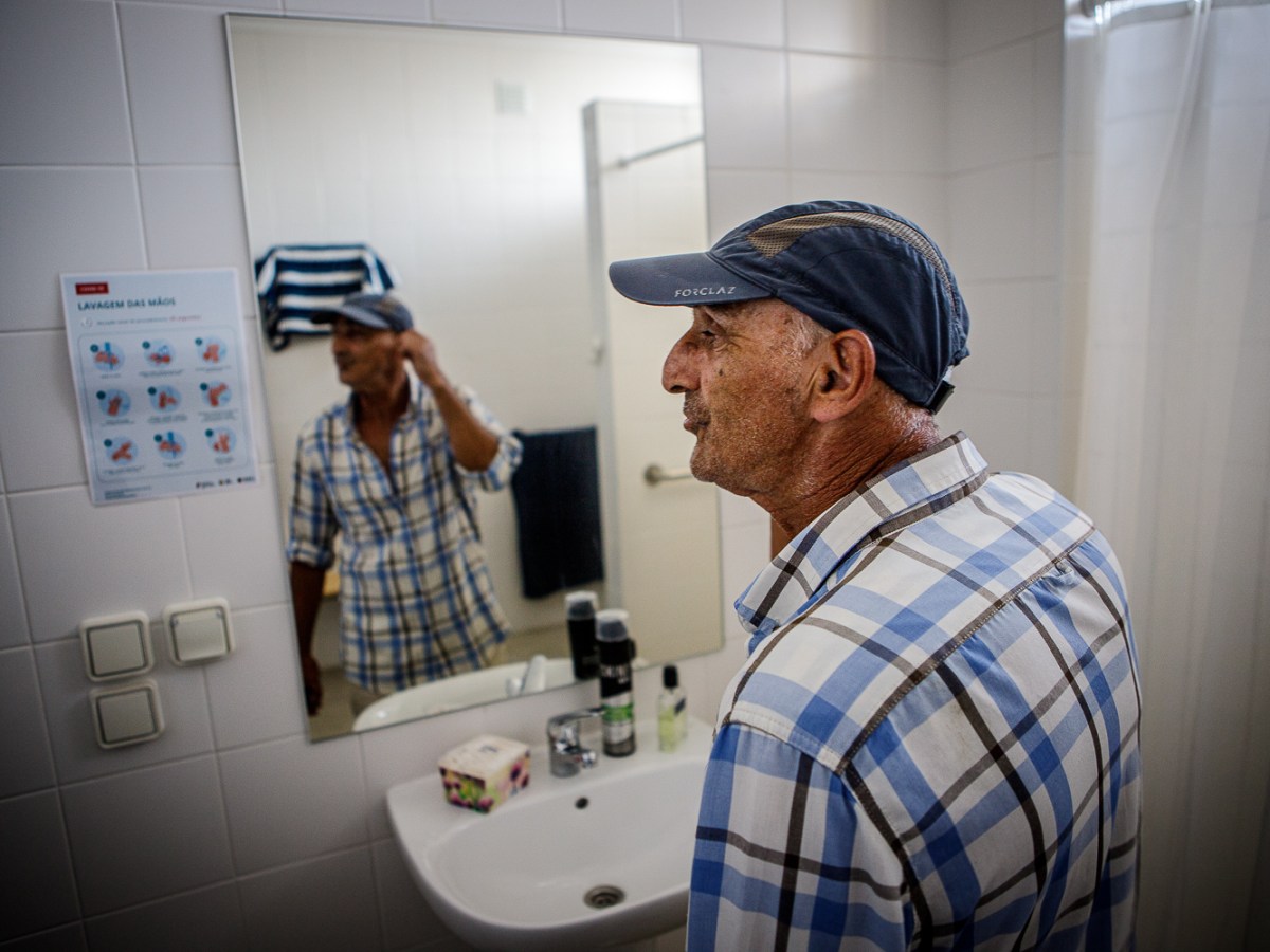 Um balneário mudou a vida a estes moradores do Beato com a dignidade de um banho