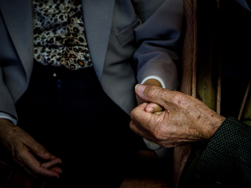 Alzheimer demência mãos